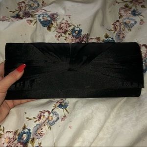 Black clutch